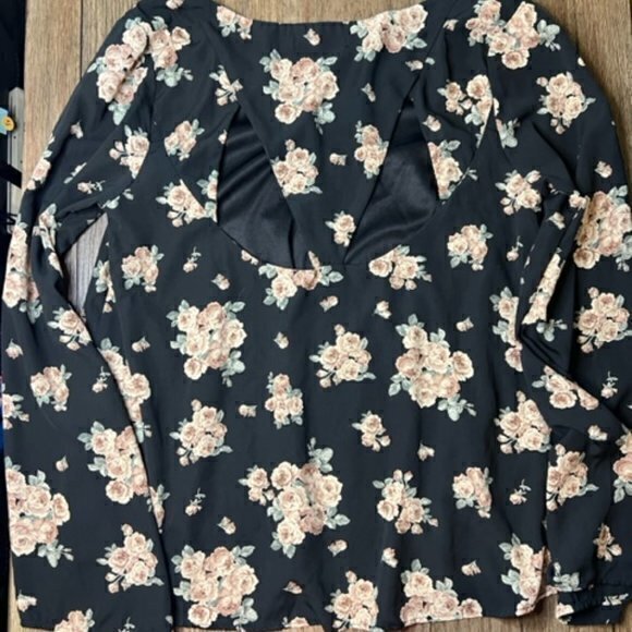 BUNDLE 3 FOR $18- Gypsy Rose Womens Large Black‎ Floral Top Back Cut Out - Picture 8 of 14